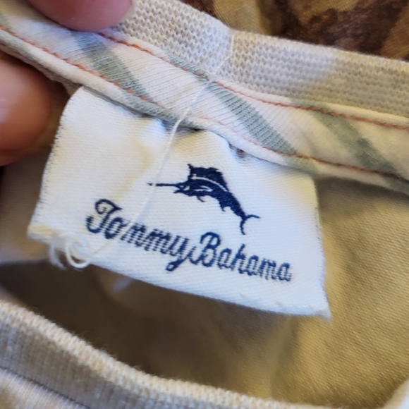 Tommy Bahama Kids Cream Short Sleeve Tee w/ Dogs on a Scooter - Size 6/7 - Picture 4 of 5